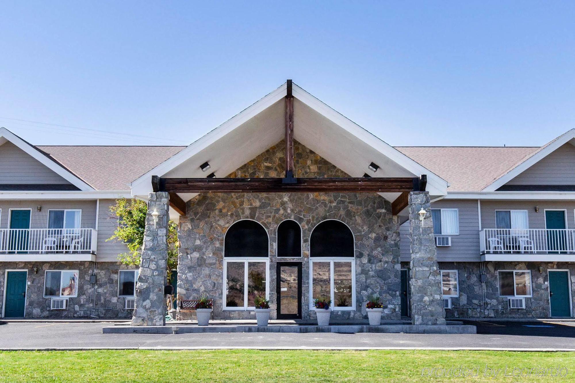 Rodeway Inn Whitehall Exterior foto